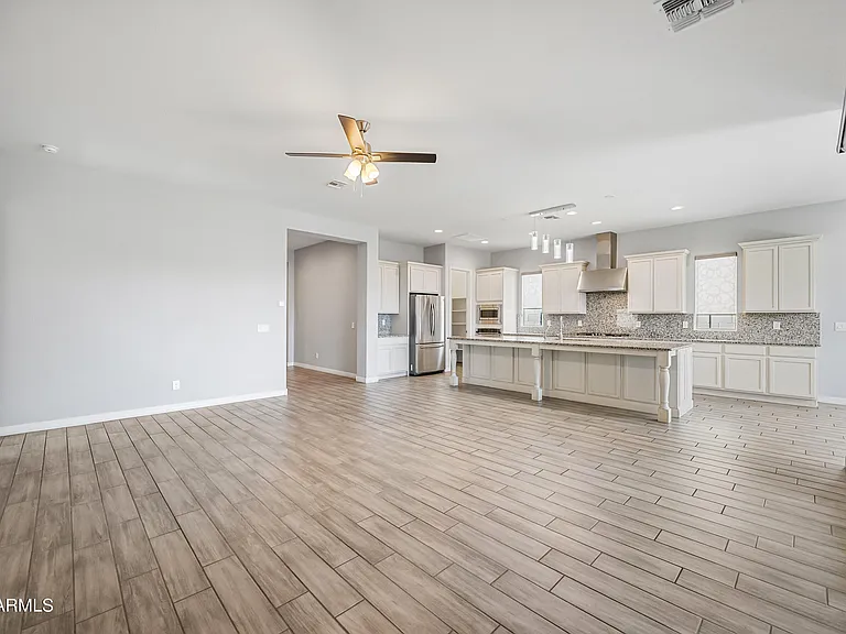 884 E Ladbroke Way — Photo 5