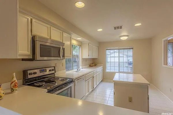 3 bed, 1538 sqft, $2,595 — Photo 2