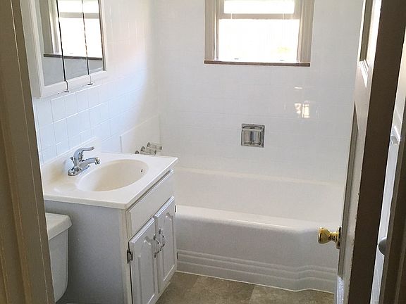 4th image of 909 N 178th St