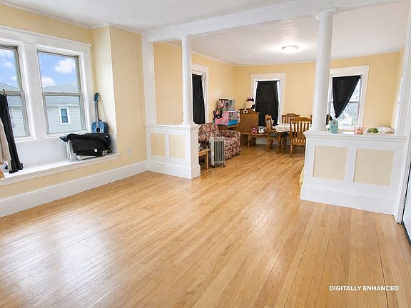 3rd image of 10 Hillside St