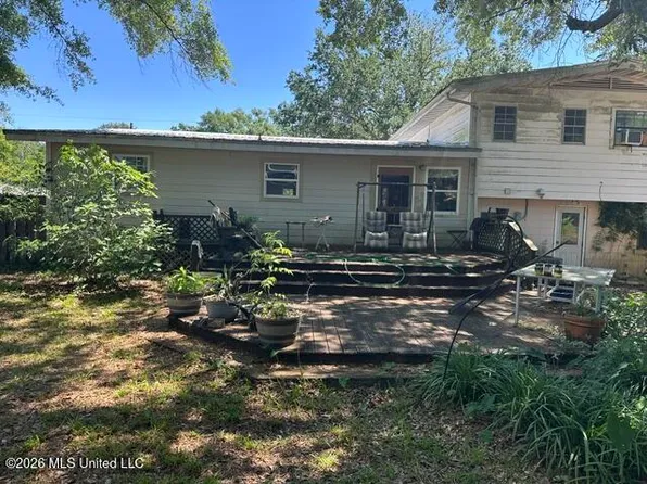 2117 Sandalwood Pl, Gautier, MS 39553