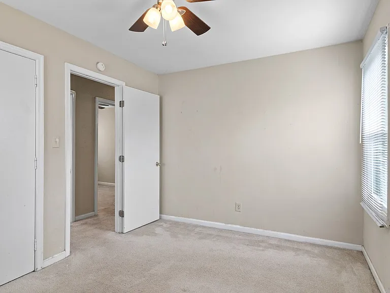 503 Woodfin Rd — Photo 2