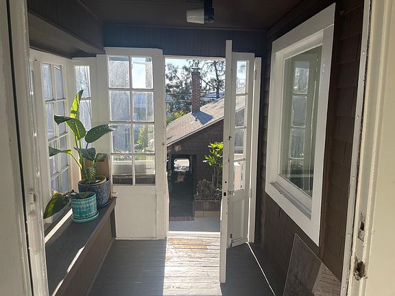 3rd image of 1140 N Ardmore Ave #1/2