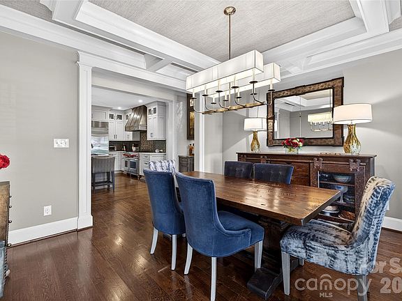 5th image of 3025 Foxridge Rd