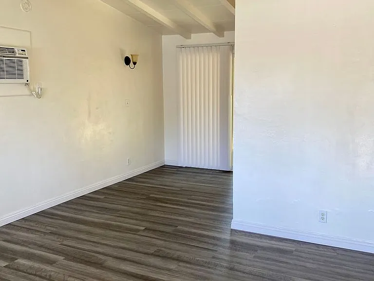 560 E Oakland Ave — Photo 11