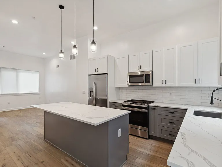 2219 N Hope St — Photo 5