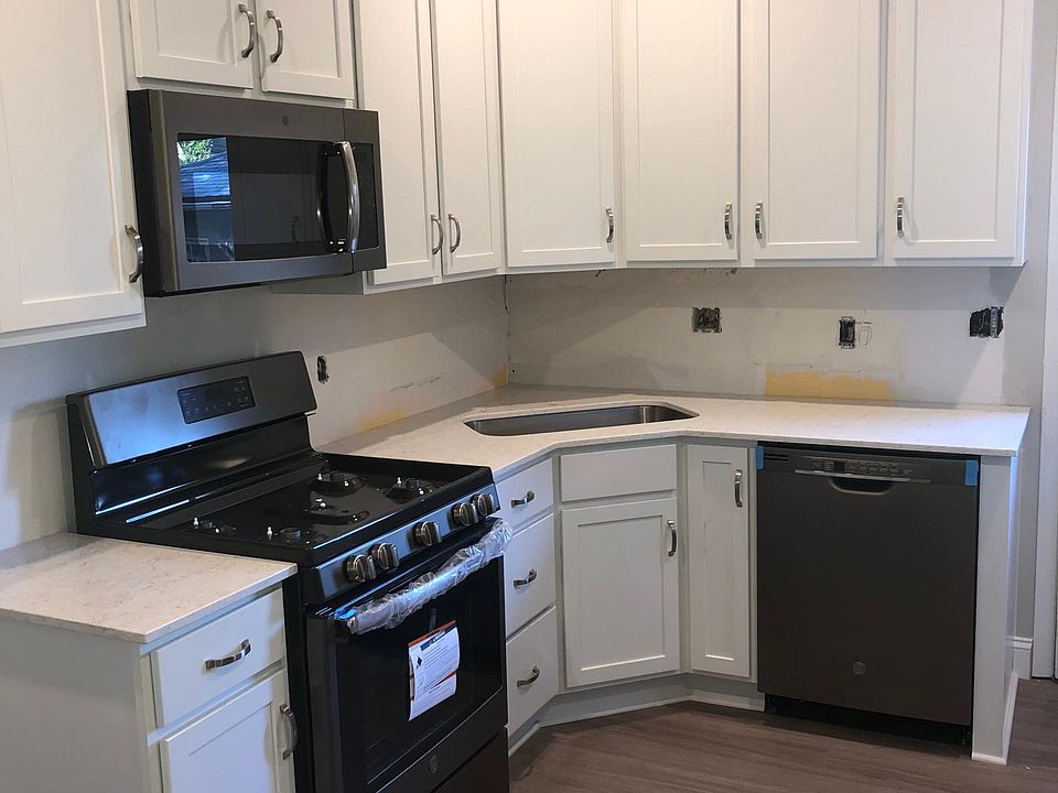 Full height backsplash to be installed 10/21 week