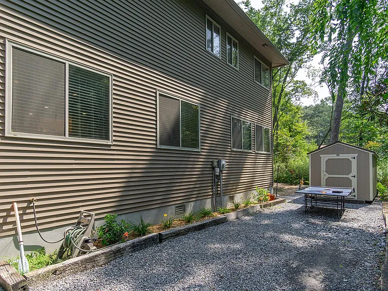 Hiawassee Ave — Photo 30