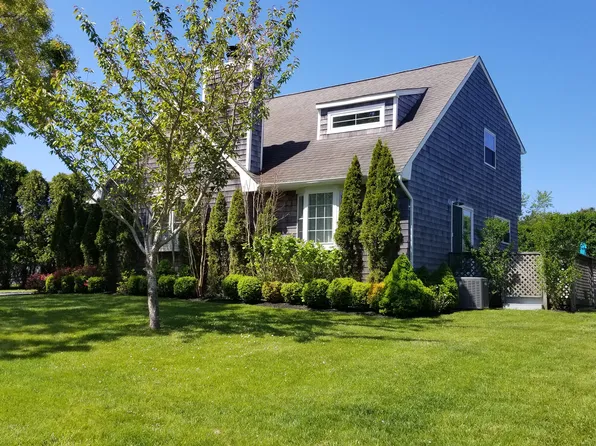 https://photos.zillowstatic.com/fp/e07d556756d315d8dc11690c04d648ec-p_e.webp