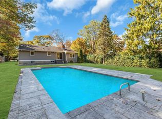 5 Pauchogue Ave, East Islip, NY 11730