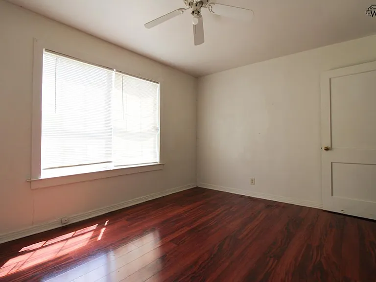 1640 Hawes Ave — Photo 15