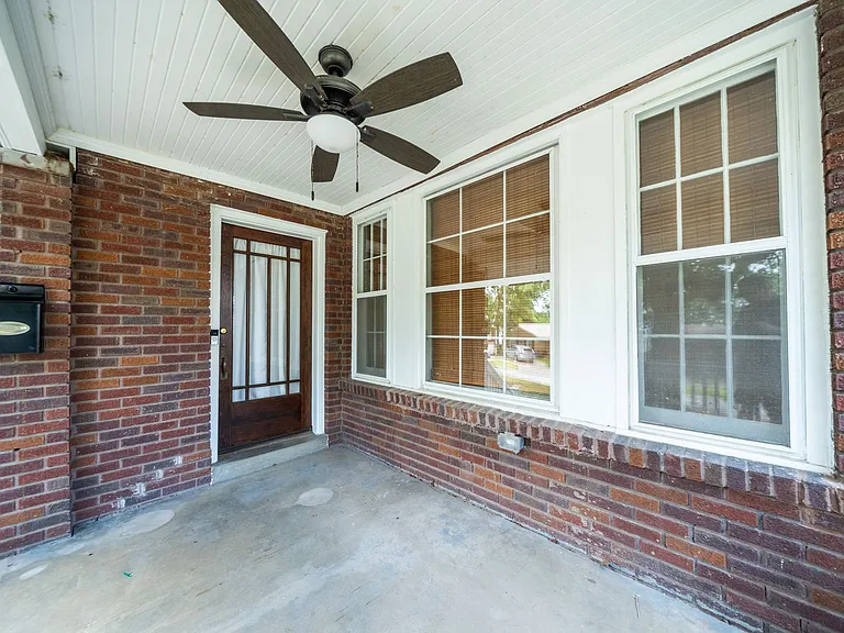 1431 Skyline Dr N — Photo 5