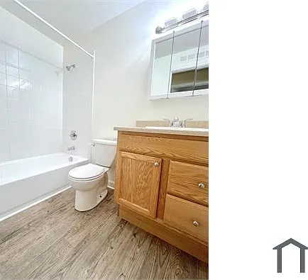 1375 Everett Ct #302 — Photo 5