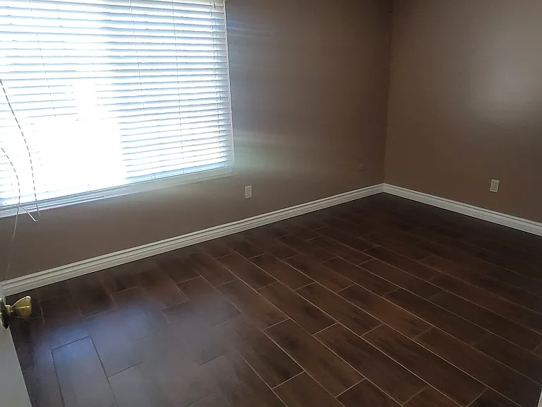 Second bedroom 10x10 Pic 1