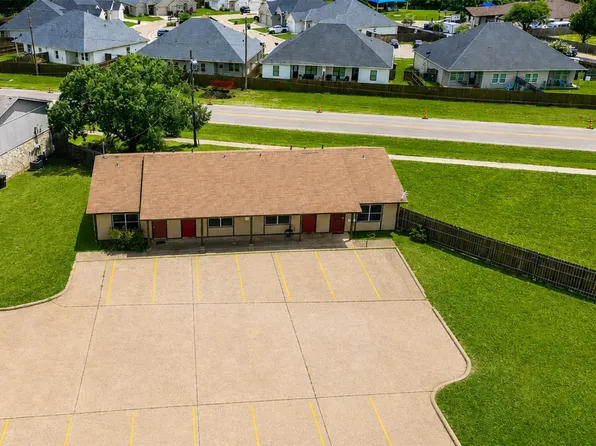 1411 Courtney Pl, Cleburne, TX 76033