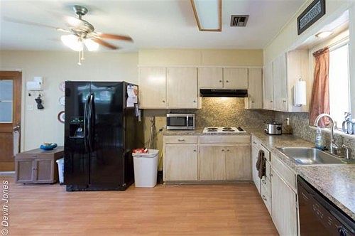 3rd image of 144 Berkshire Ln