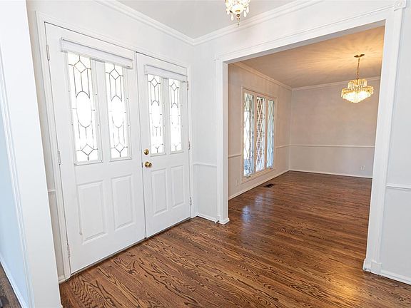 4th image of 318 Sudbury Ln
