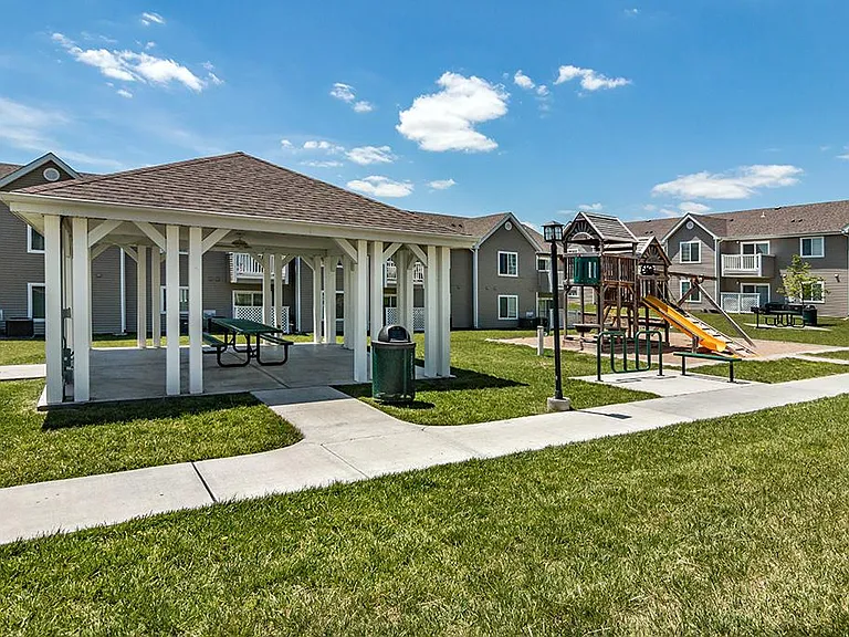 Hickory Hills Residences — Photo 5