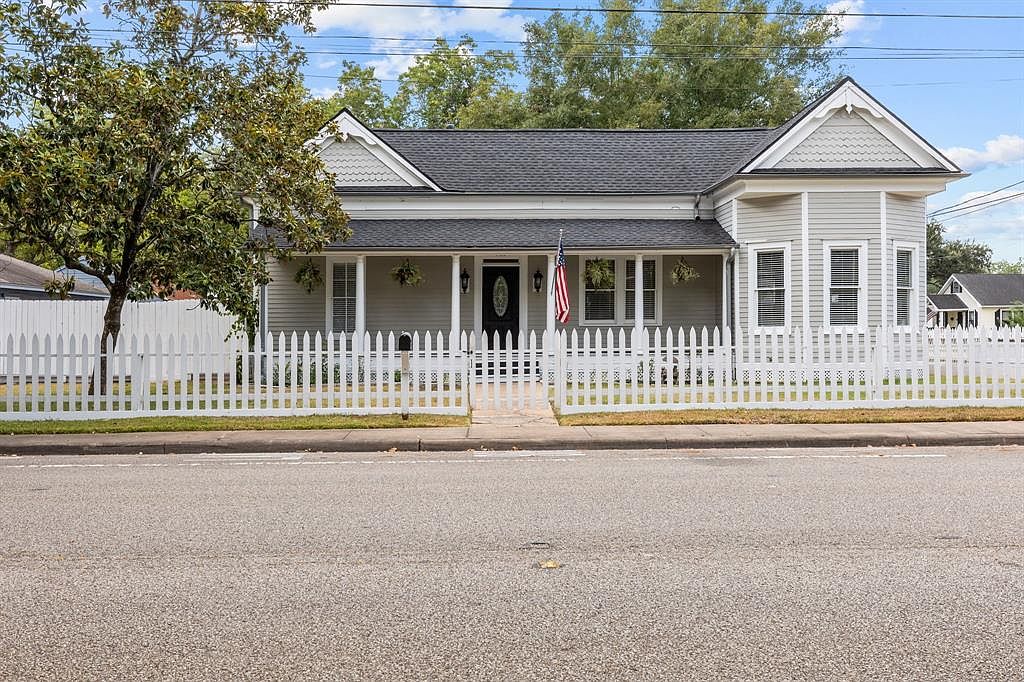 611 W Adoue St, Alvin, TX 77511 MLS 39561609 Zillow