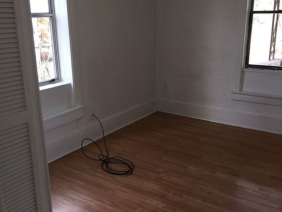 5th image of 1714 NW Kingsbury Ave