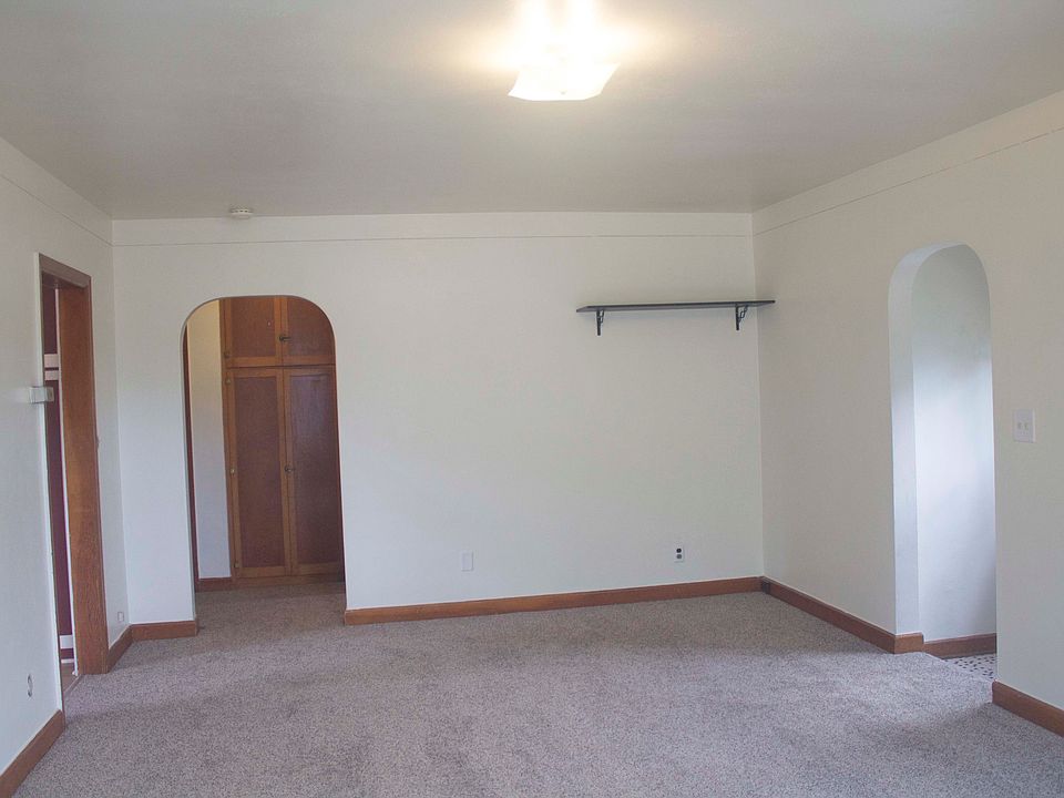 1st image of 818 S 11th St
