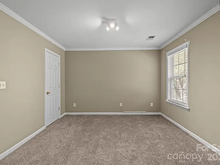 7607 Abigail Glen Dr — Photo 8