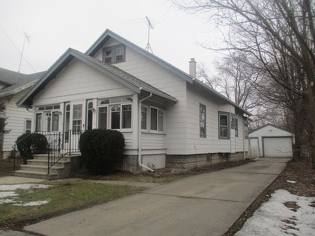 1st image of 115 N Prairie Ave