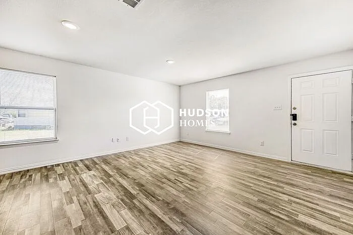 3 bed, 2.0 bath, 1090 sqft, $1,499 — Photo 4