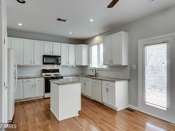 5th image of 7766 Desiree St