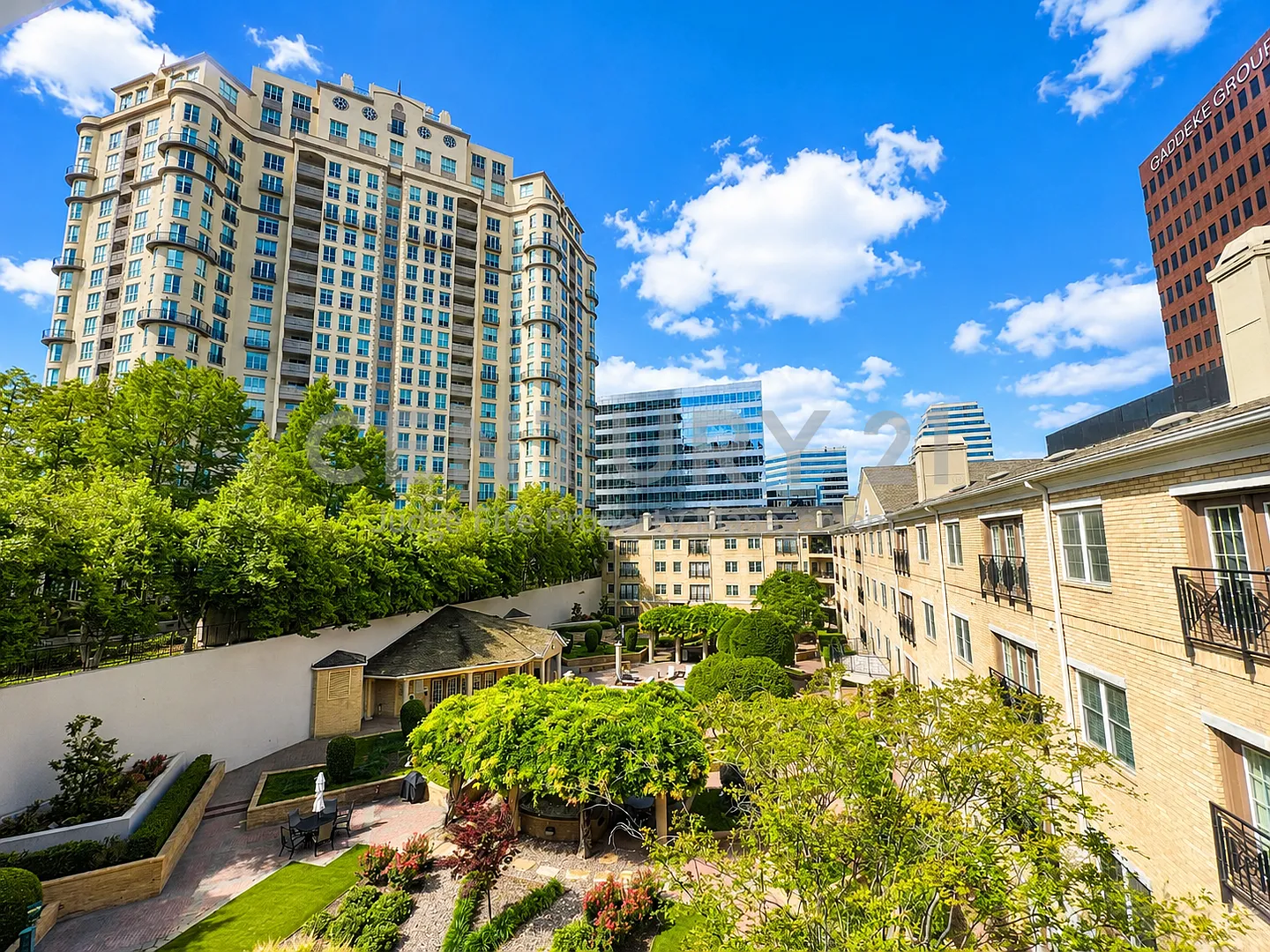 Beautiful 1/1 Condo at The Wyndmere at Turtle Creek! — Photo 1