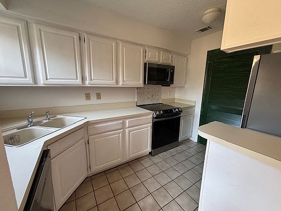 5th image of 1301 Memory Ln APT 4912