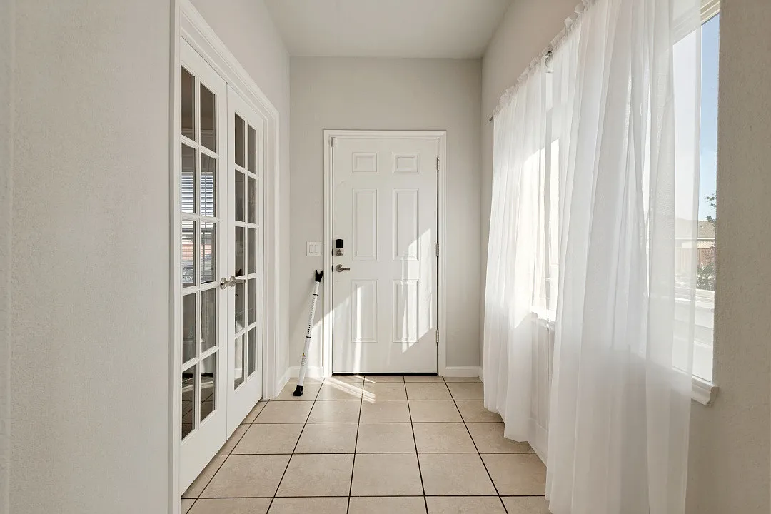 3 bed, 1858 sqft, $2,850 — Photo 3