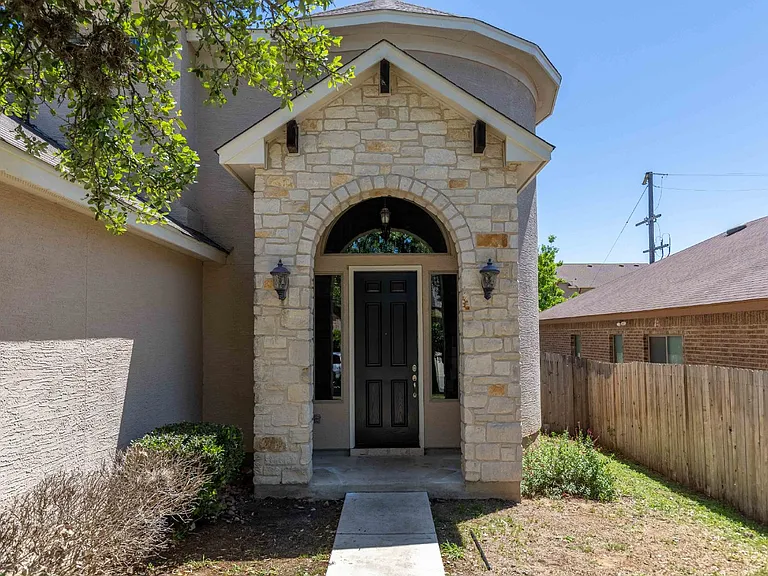 8730 Poppy Hls — Photo 4