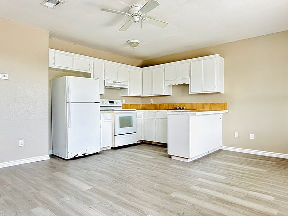 3rd image of 3304 N Palm Leaf Cir APT 7