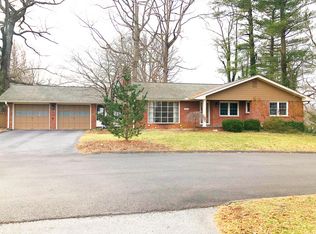 850 Thornton Pl, Hendersonville, NC 28791