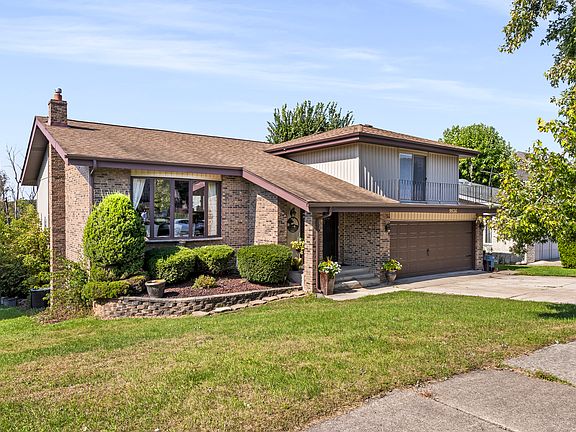 2nd image of 9936 Stratford Ln