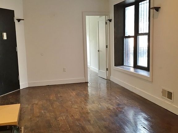 3rd image of 74 Macdougal St APT 1