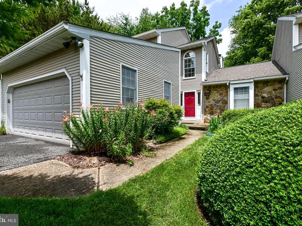 30 Scotch Pine Rd, Newark, DE 19711