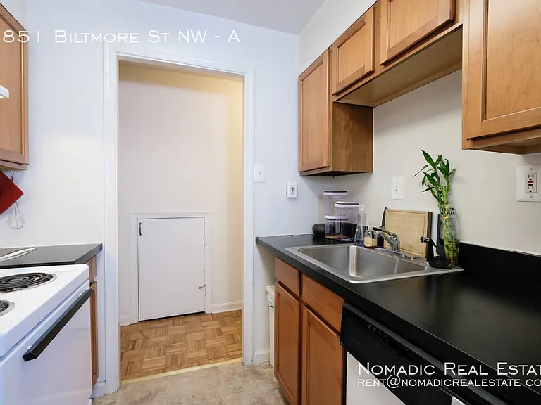 1851 Biltmore St NW #A — Photo 6