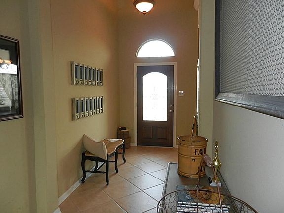 3rd image of 949 Autumn Brook St