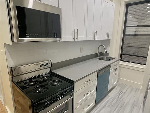 3rd image of 304 E 77th St APT 6