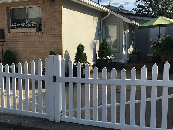 2nd image of 18 Seafoam St