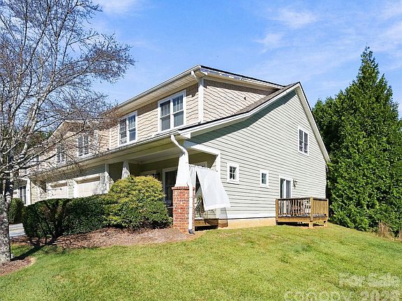 3rd image of 64 Fox Briar Dr