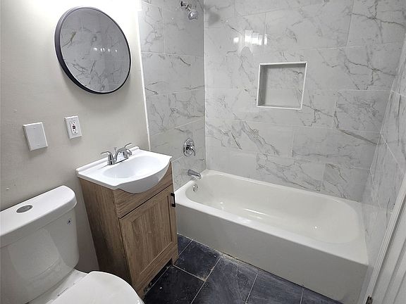 5th image of 3741 Wesley Dr