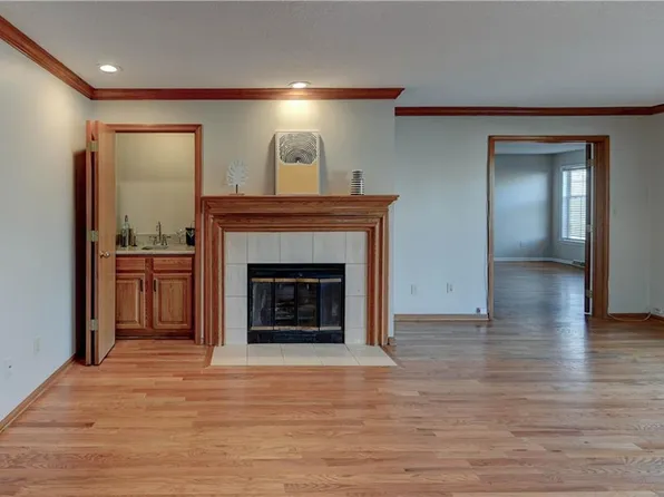 1133 NW 12th St APT A, Blue Springs, MO 64015