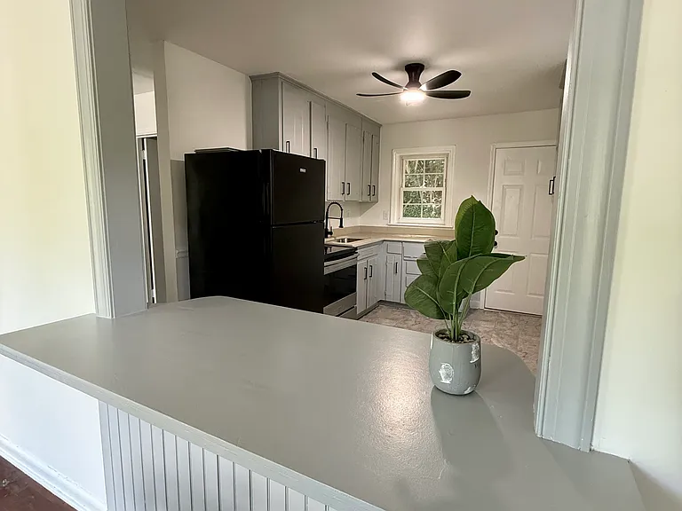 641 Miller St — Photo 3