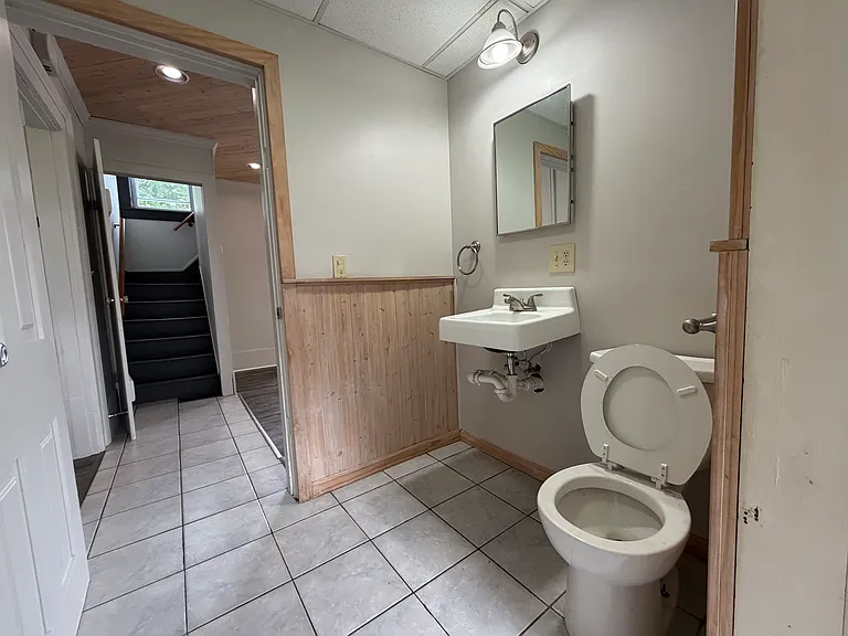102 W Jefferson St — Photo 4