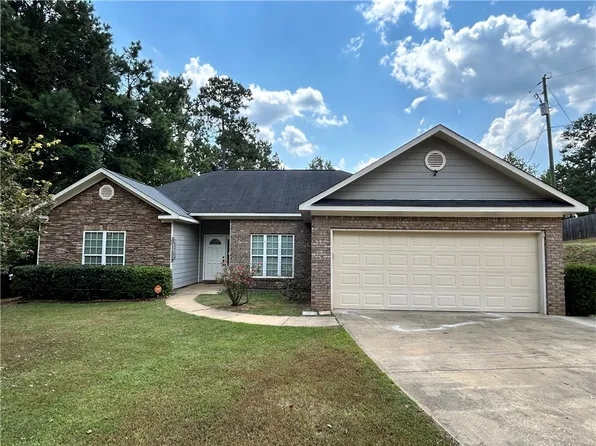 1405 Cummings Rd, Smiths Station, AL 36877