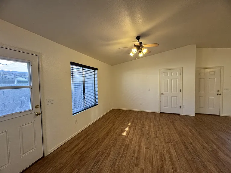 2728 Southern Ave — Photo 3