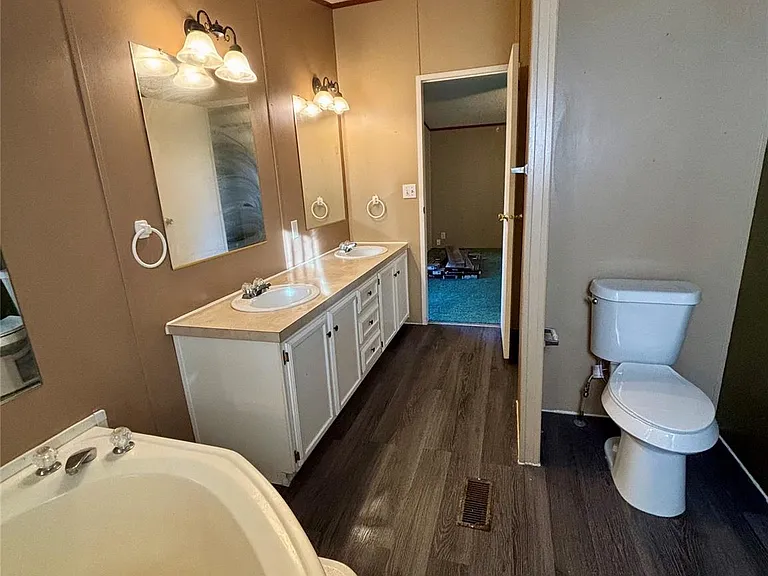 111 Lakeside Woods Dr — Photo 19